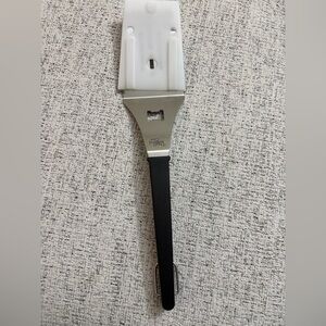 Pampered chef barbecue turner